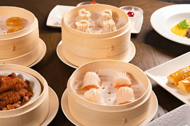 Čínska kuchyňa — dim sum v bambusových košíkoch