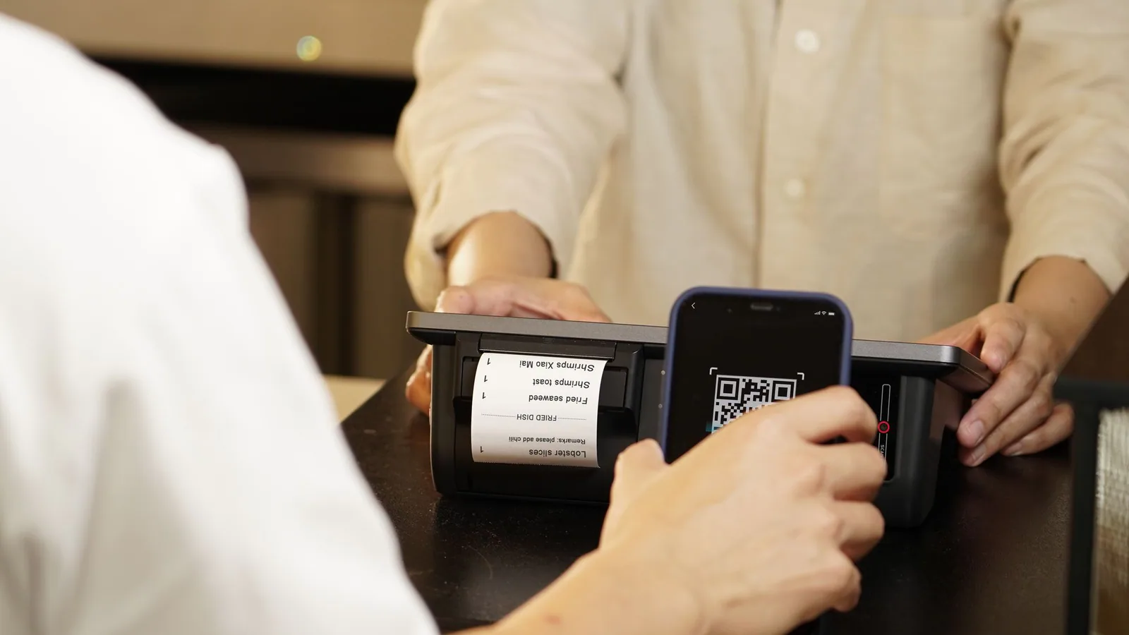 Platba mobilom cez QR kód pri pokladni