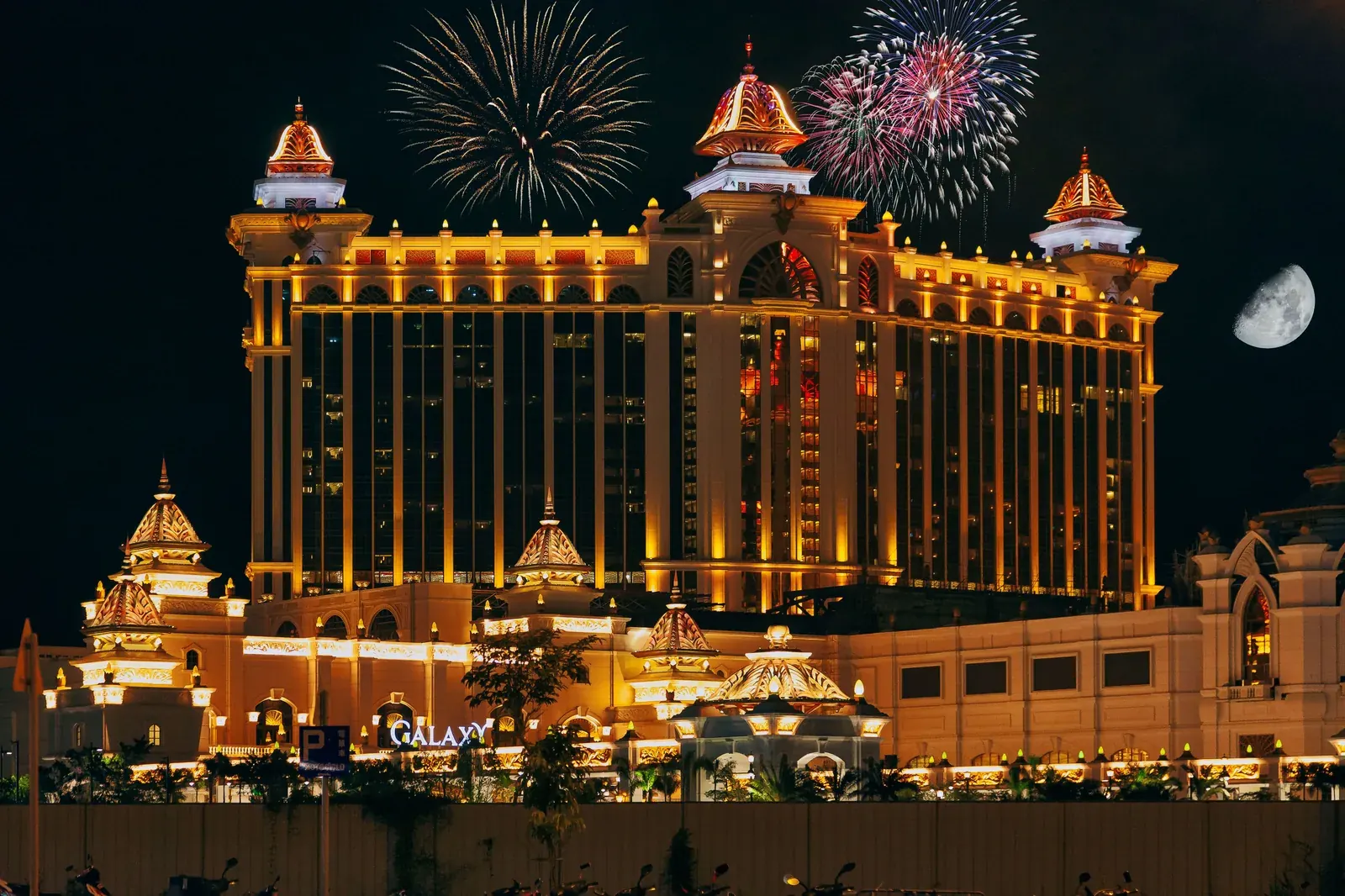 Ohňostroj nad rezortom Galaxy v Macau